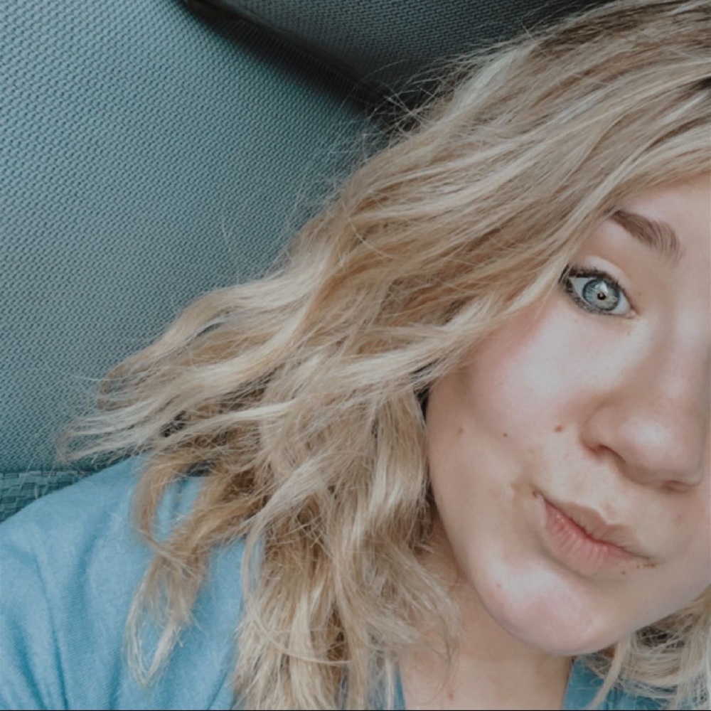 Meet your Posher, Abigail